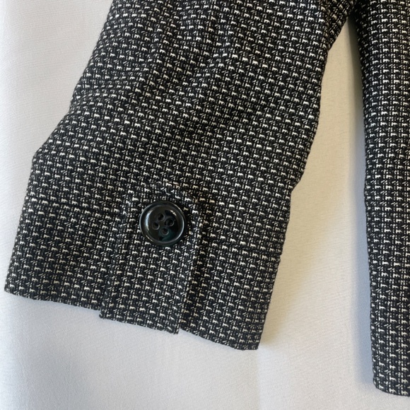 Tahari Arthur S. Levine Women’s Textured Cropped Blazer Jacket - Size 8 - Picture 3 of 4